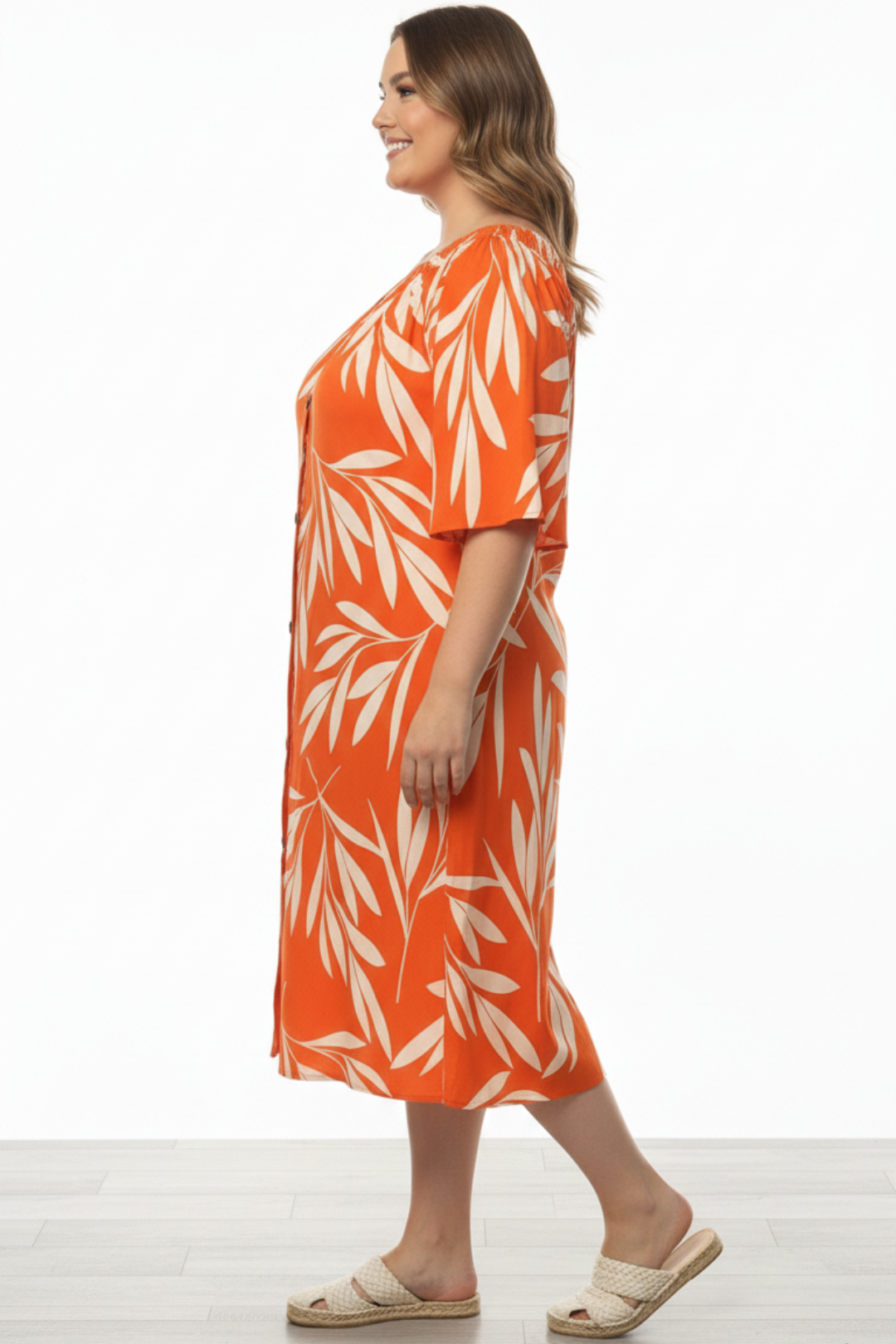 Vestido Plus Size Ombro a Ombro Viscose e Linho Estampa Folhagem Laranja - Imagem 2